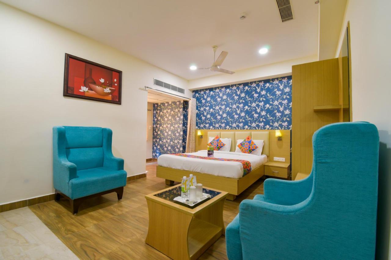 Hotel Raintr33 Hyderabad Eksteriør billede