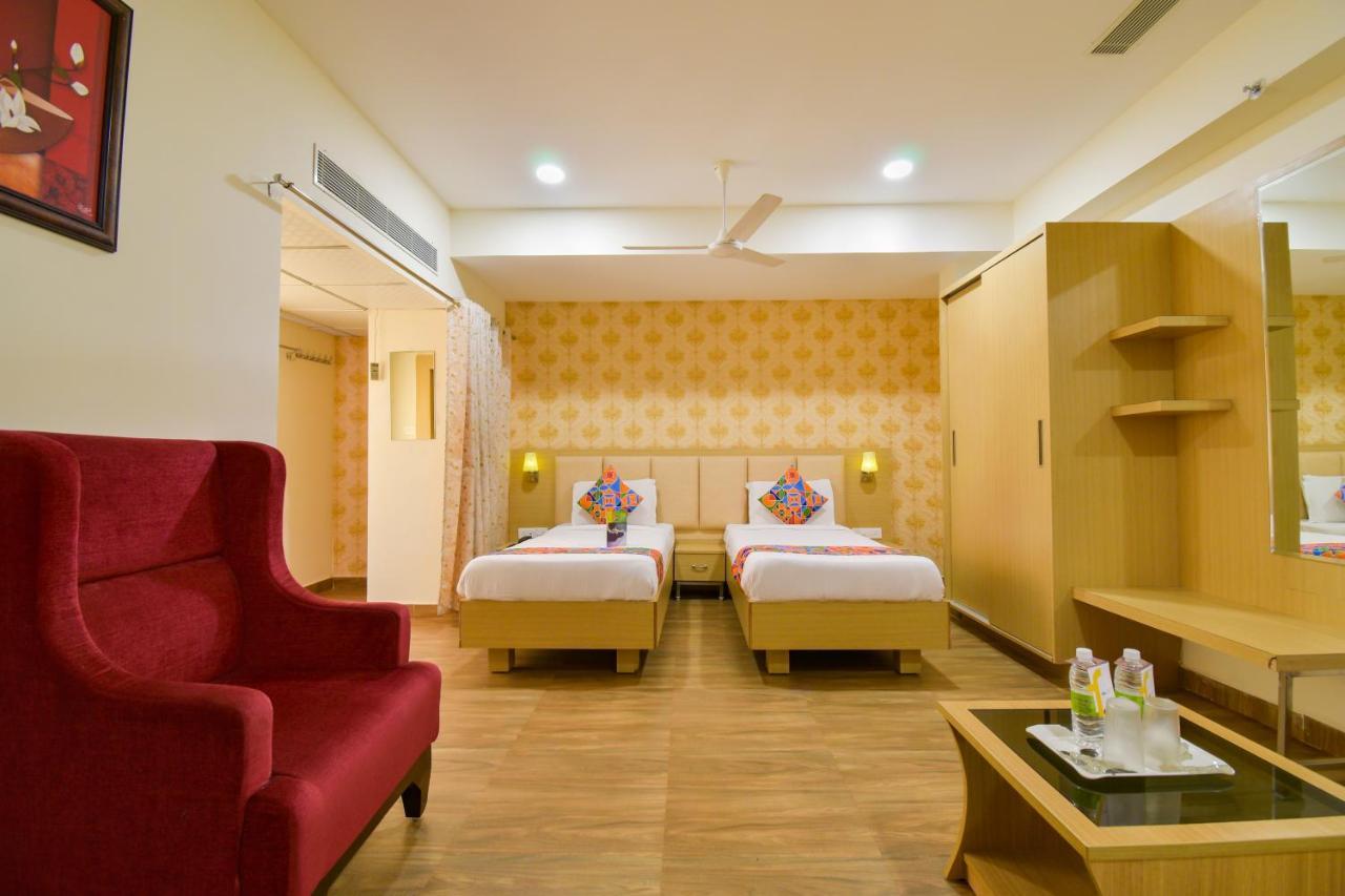 Hotel Raintr33 Hyderabad Eksteriør billede