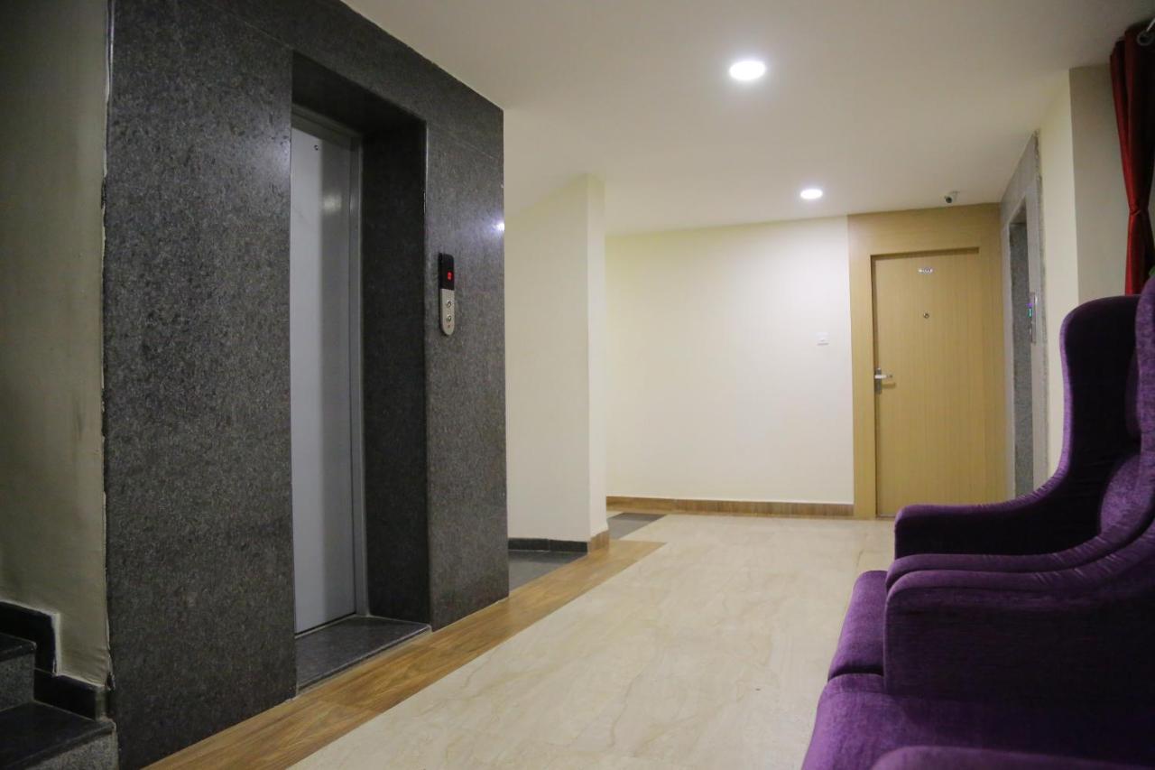 Hotel Raintr33 Hyderabad Eksteriør billede